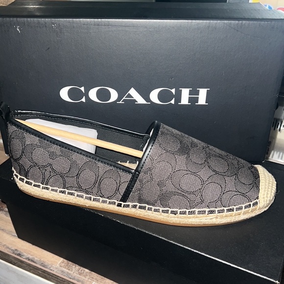 Coach - Picture 2 of 5